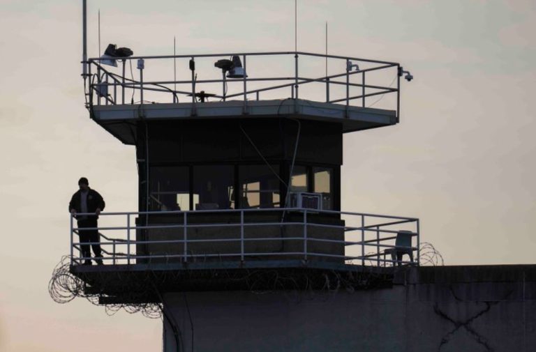 33 лица загинаа во бунт во затвор во Мозамбик: Повеќе од 1.500 затвореници избегаа