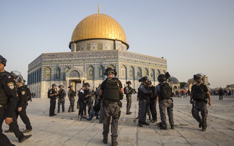 Израелскиот министер ја посети џамијата Ал Акса, вели дека се молел за победа во Газа