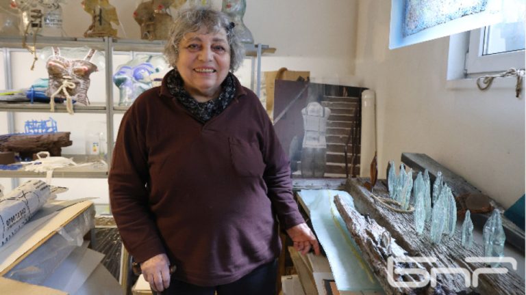 Прекрасниот стаклен свет на Катја Гецова