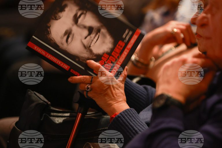 Претставена биографската книга „Играчот“ на актерот Стефан Мавродиев