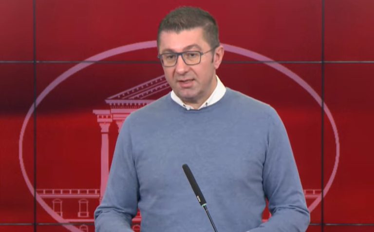 Мицкоски: Честитки до турската заедница, без разлика на нашите различности, да се обединиме заедно и да ја направиме Македонија подобро место за живеење