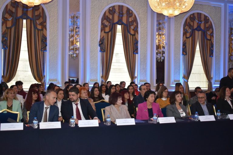 Речиси 31.000 ученици од 1.324 училишта учествуваат во програмата „Заедно во уметноста и во спортот“