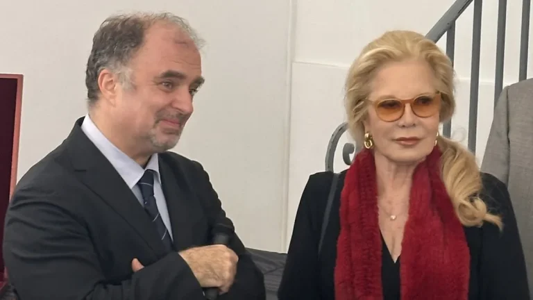 Најден Тодоров ја одликуваше Силви Вартан со највисокото признание на Министерството за култура на Бугариja