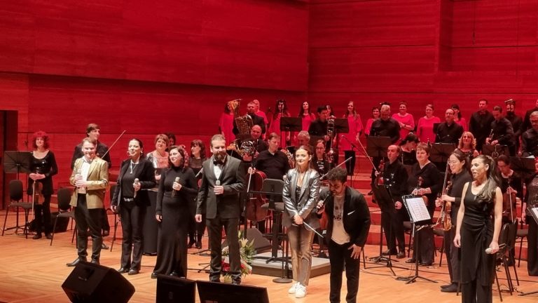 Операта на град Русе и Рафи Бохосјан ја пренесоа публиката во Скопската филхармонија во светот на мјузиклите