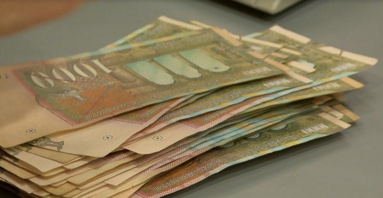 „По зголемувањето на пензиите и платите на наставниците, продолжуваме со зголемување на минималната плата“, велат од ВЛЕН