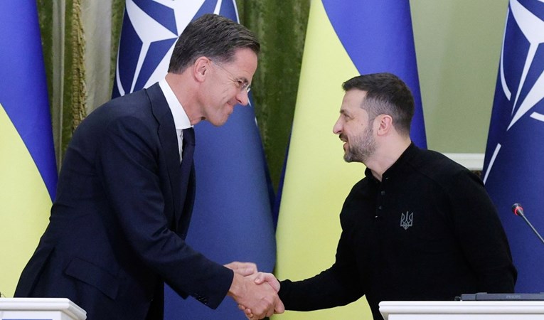 Генералниот секретар на НАТО бара „цврсти“ безбедносни гаранции за Украина