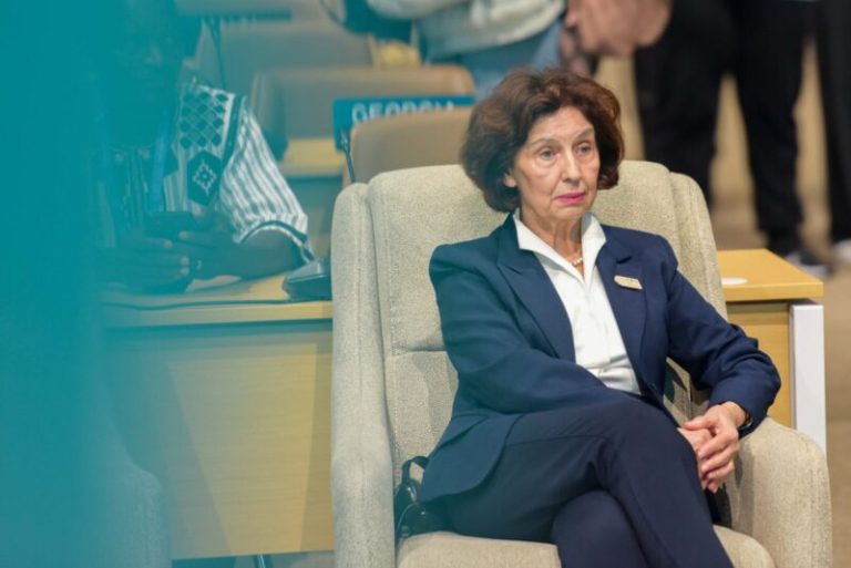 Претседателката Сиљановска – Давкова именуваше претседател и членови на Комисијата за одликувања и признанија