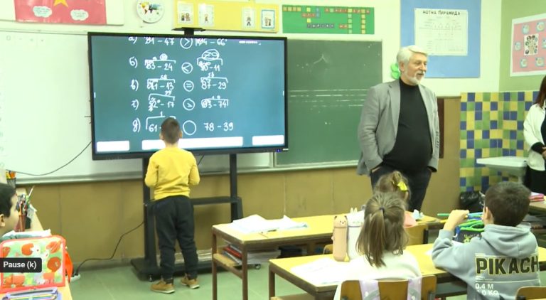 (Видео) Основците од Карпош работат на интерактивни смарт табли и панели