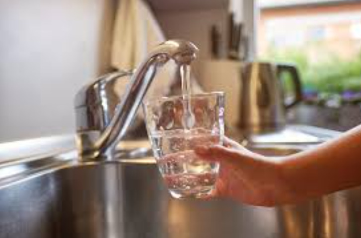 Водата во Скопје е санитарно исправна и може непречено да се користи, велат од Водовод