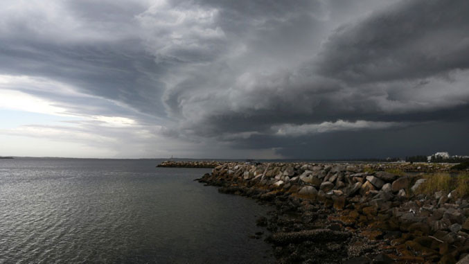 Повеќе од 25.000 домови во Австралија без струја поради невреме