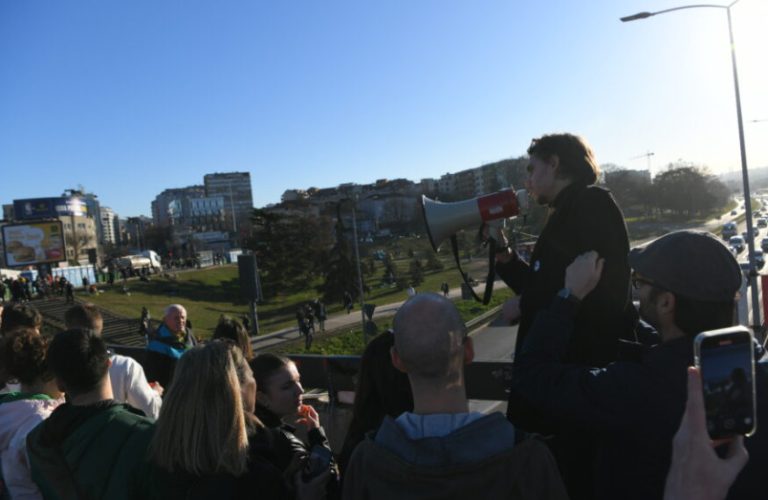 Белградските студенти в четврток ќе тргнат пеш кон Нови Сад, в сабота ќе блокираат мостови