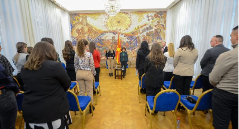 Сиљановска Давкова и оддаде почит на Фросина: Апел за надлежните да го расветлат случајот и да ја задоволат правдата