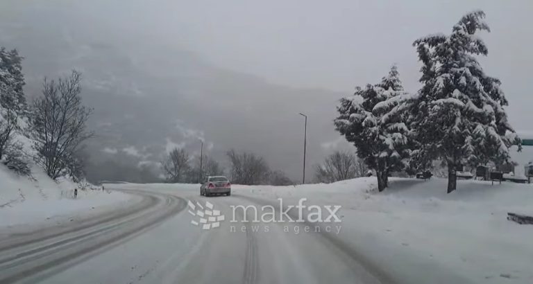 Отежнати услови за возење на Плетвар, снегот продолжува да паѓа