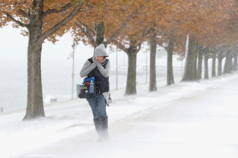 Околу 70 милиони Американци предупредени за невреме: Инаугурацијата на Трамп преместена во Капитол