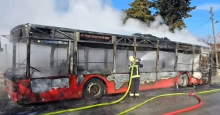 Изгоре автобус на ЈСП во Сопиште, патниците се спасиле во последен момент