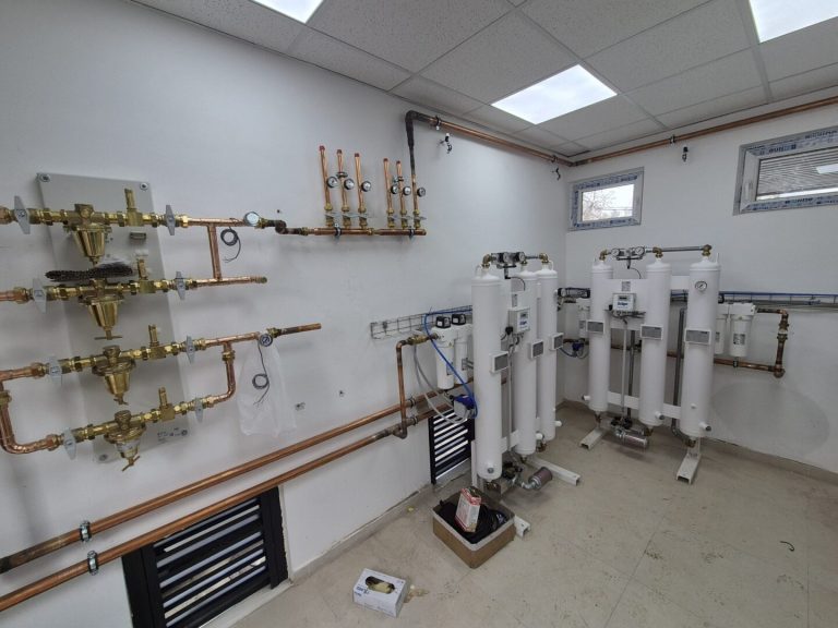 Инсталиран е новиот систем за компримиран воздух на комплексот клиники