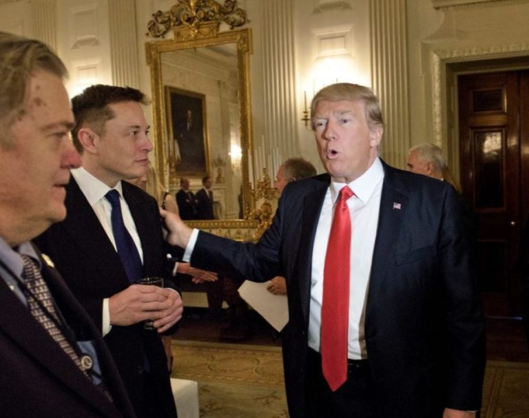 Трамп: Го замолив Маск да оди да ги земе храбрите астронаути кои Бајден ги остави во Вселената