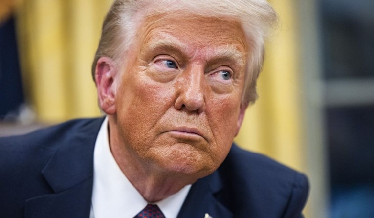 Трамп би можел да воведе царини за Канада и Мексико за 10 дена