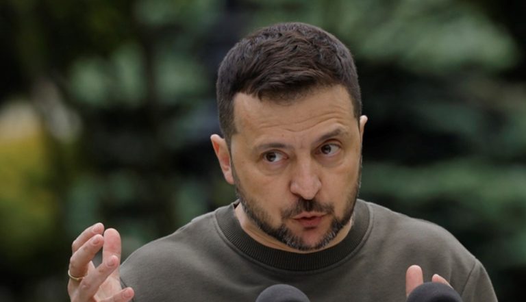 Зеленски: Русија нападна со повеќе од 40 проектили