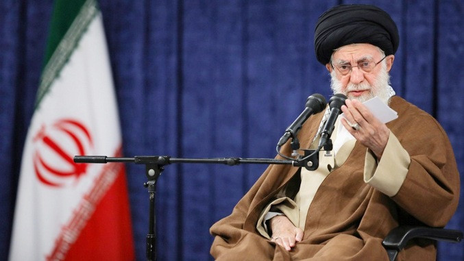 Хамнеи: Искуството покажа дека преговарањето со Америка не е ниту мудро ниту чесно