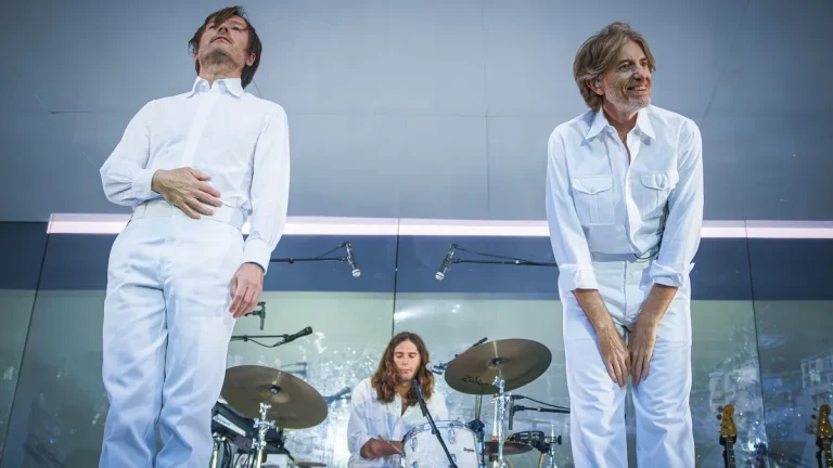 Етеричниот AIR носи електронски звуци и нежна меланхолија на 24 јуни во Софија