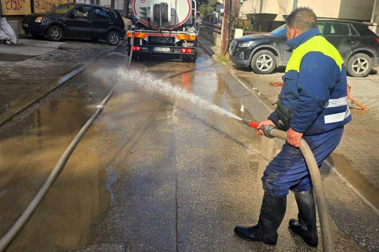 Герасимовски: Ги миеме улиците и ги чистиме клупите во Центар, работиме и викендов