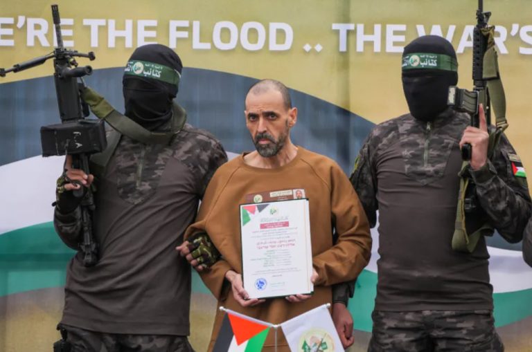 Ослободениот израелски заложник не знаел дека Хамас ги убил неговата сопруга и ќерките