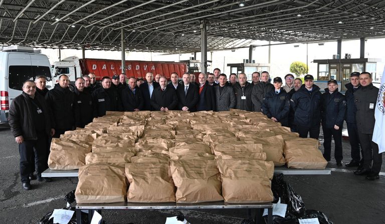 Се бара притвор за осомничените: Mарихуаната во вредност од 707.000 евра била скриена меѓу отпадна хартија