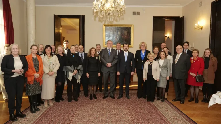 Георгиев до амбасадорите на земјите од ЕУ во Бугарија: Бугарските институции интензивно работат за влез на земјата во еврозоната