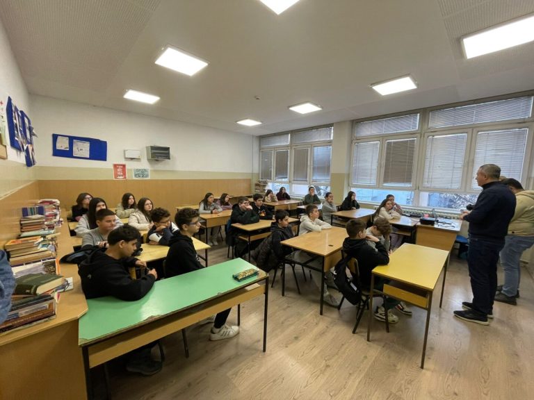 Герасимовски: Со учениците разговараме за булинг и за ментално здравје, следиме што се случува на „Тик-ток“