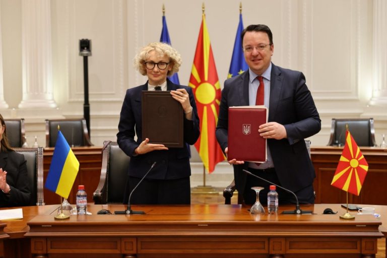Македонија и Украина потпишаа спогодбата за либерализација на билатералниот транспорт и транзит на стока