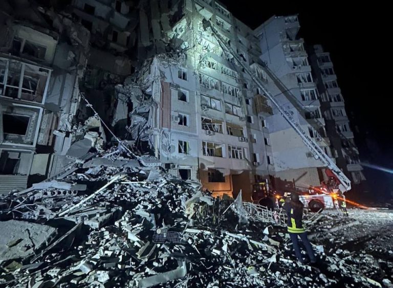 (Видео) Русите ги нападнаа украинските градови во текот на ноќта, погодувајќи ги Херсон, Одеса, Киев