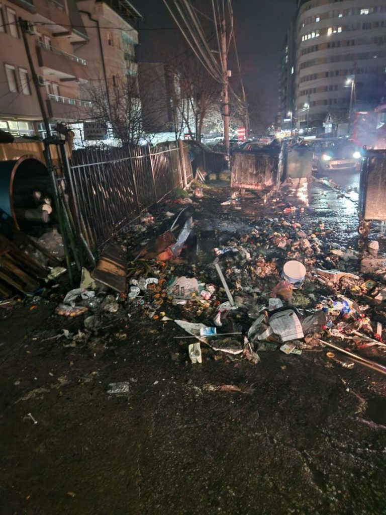 (Фото) Опожарени два контејнера во населбата Серава