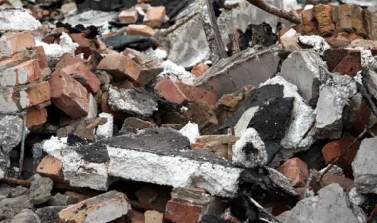 Се урна зграда во Бари, продолжува потрага по исчезната жена