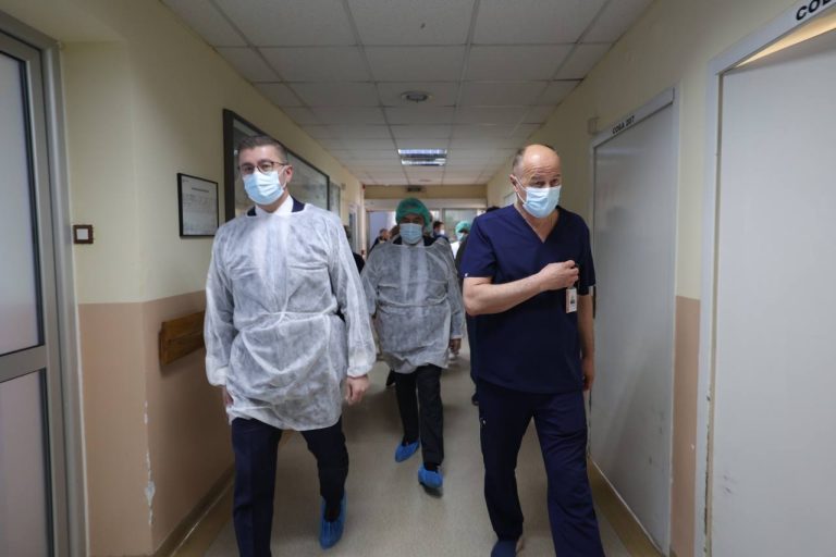 Околу 70 проценти од пациентите се лекуваат надвор, како Влада ќе направиме се што можеме за да спасиме човечки живот, кажа Мицкоски