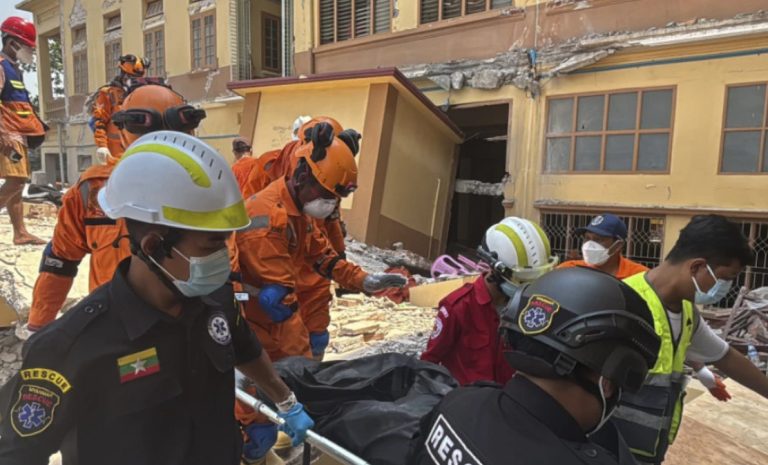 Неколку згради во Бангкок се евакуирани како мерка на претпазливост поради последиците од земјотресот