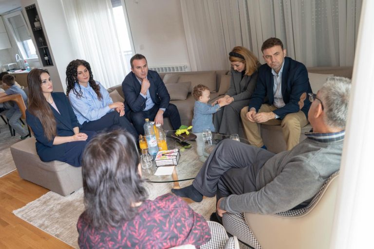 Oсмани и Адеми во посета на семејството на Бектеши за Бајрам: „Неправедно е обвинет, ја имате нашата поддршка“