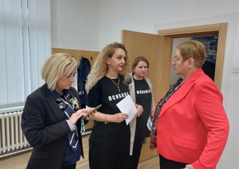 Јаневска во Штип: 130 психолози обезбедуваат дополнителна психосоцијална поддршка за учениците, наставниците и родителите по трагедијата во Кочани