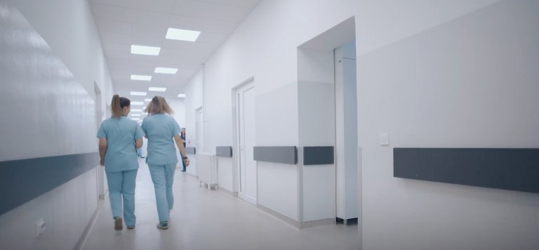 Медицинската рехабилитација кај пациенти со тешки изгореници може да ја извршува само специјализиран медицински кадар, апелира Министерството за здравство