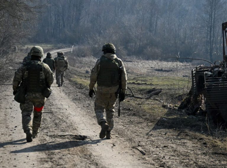 Шефот на украинската армија: Ги зајакнуваме силите во Курск