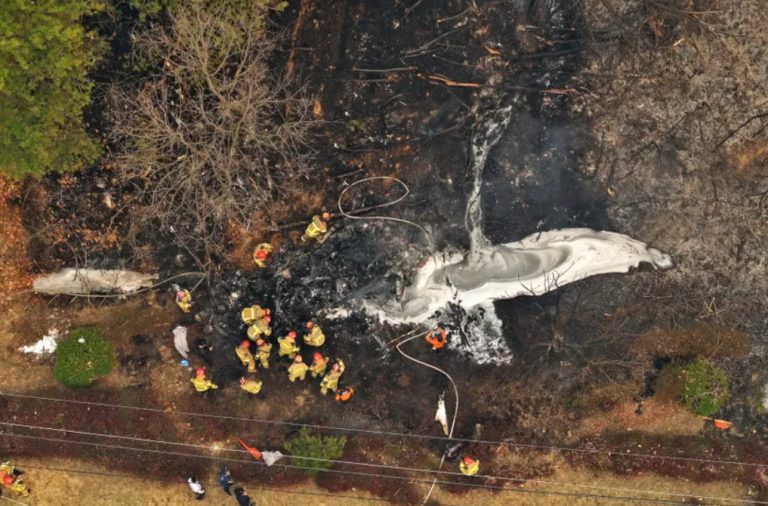 Се урна хеликоптер кој гаснеше пожари во Јужна Кореја, загина пилотот