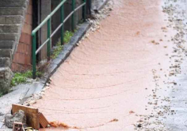 Невреме го погоди Балканот: Се закануваат поплави, силните ветрови создаваат хаос во Загреб, а најлошо е во БиХ
