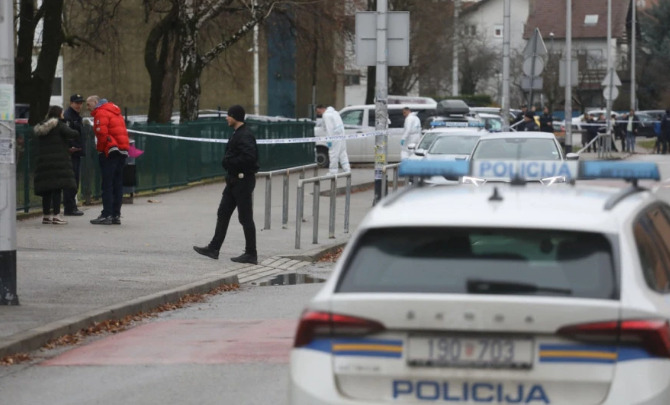 Пукање во Сплит: напаѓач влетал во банка и зел работник како заложник