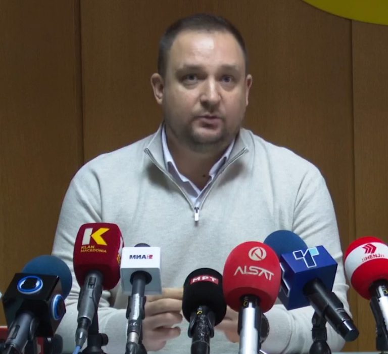 Блокадата на ССМ не ги принуди пратениците да дојдат пеш на работа, но Трендафилов вели дека нема да дозволи да наплатат трошоци како да трошат керозин