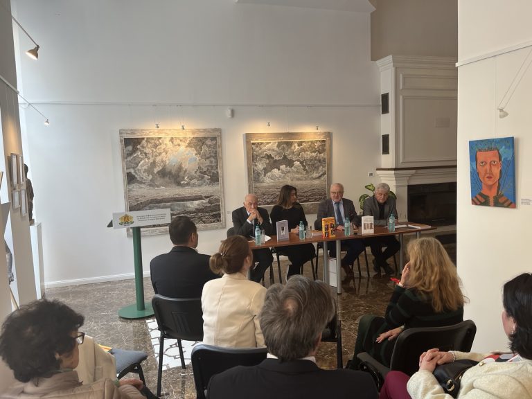 Книгата „Република Македонија во бугарската политика 1989-1996“ беше претставена во Бугарскиот културно-информативен центар во Скопје