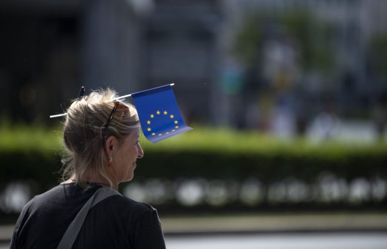 Македонците и годинава ќе можат да патуваат во ЕУ како досега: Системот ЕТИАС е одложен