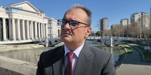 Доведени во практична изолација, Владата на Мицкоски (сосе Филипче) се принудени да го предизвикуваат Преспанскиот договор и Преговарачката рамка