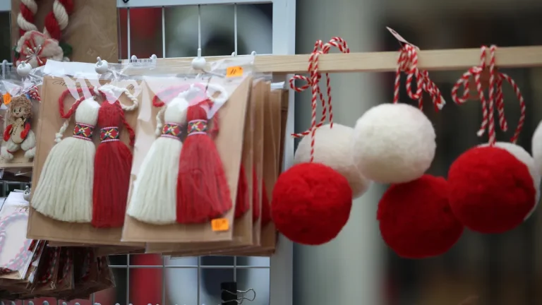 Баба Марта доаѓа бела и црвена