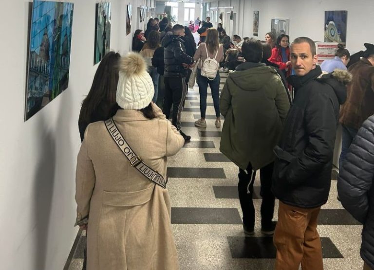 Огромни редици на луѓе во Бугарија кои сакаат да даруваат крв за настраданите во Кочани се пренасочуваат кон ВМА