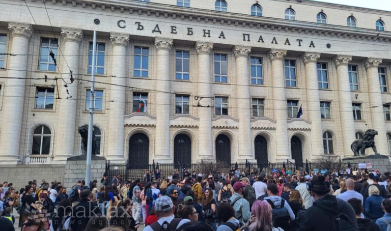 Во повеќе градови во Бугарија големи протести против злоставувачите на животни: „Сакаме затвор, а не парични казни“